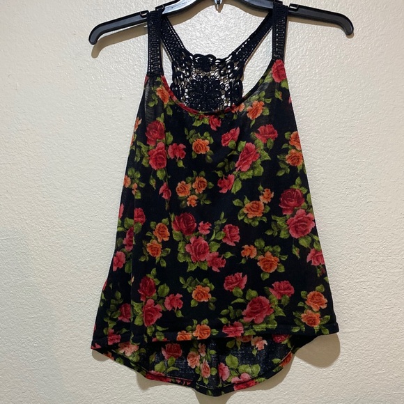 No Boundaries Tops - Women’s L Tank